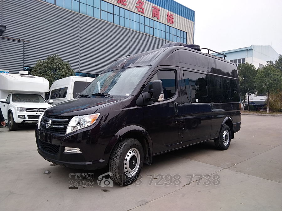 東風禦風長軸高頂B型房車自動擋外觀二
