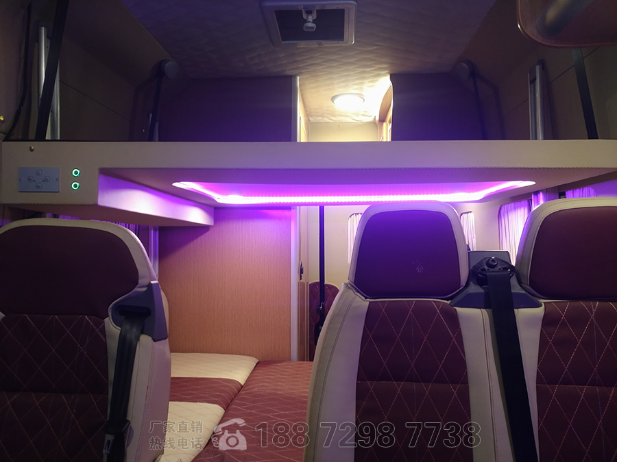 東風禦風長軸高頂B型房車自動擋內飾3