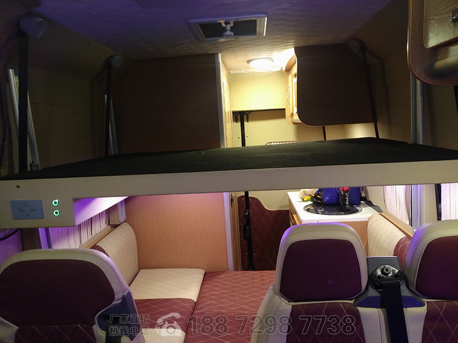 東風禦風長軸高頂B型房車自動擋內飾4