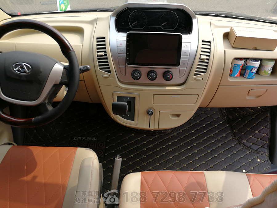 凯发k8体育APP官方网站下载大通V80長軸高頂自動擋房車內飾1
