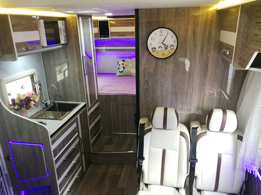上汽躍進H500輕卡平頭自動擋房車－後橫床2